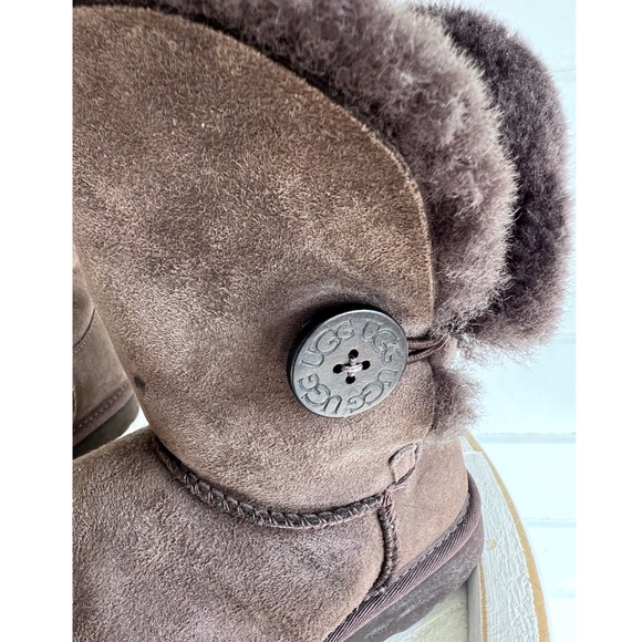 UGG Bailey Button Boots in Chocolate Suede - US 8 - Picture 7 of 11
